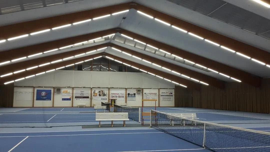Herobild für Unsere 3-Feld-Tennishalle